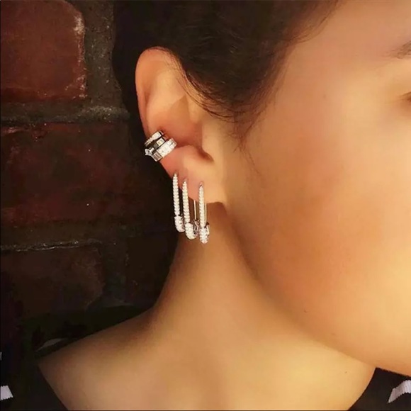 🆕 Safety Pin Rhinestone Earrings - Picture 2 of 7